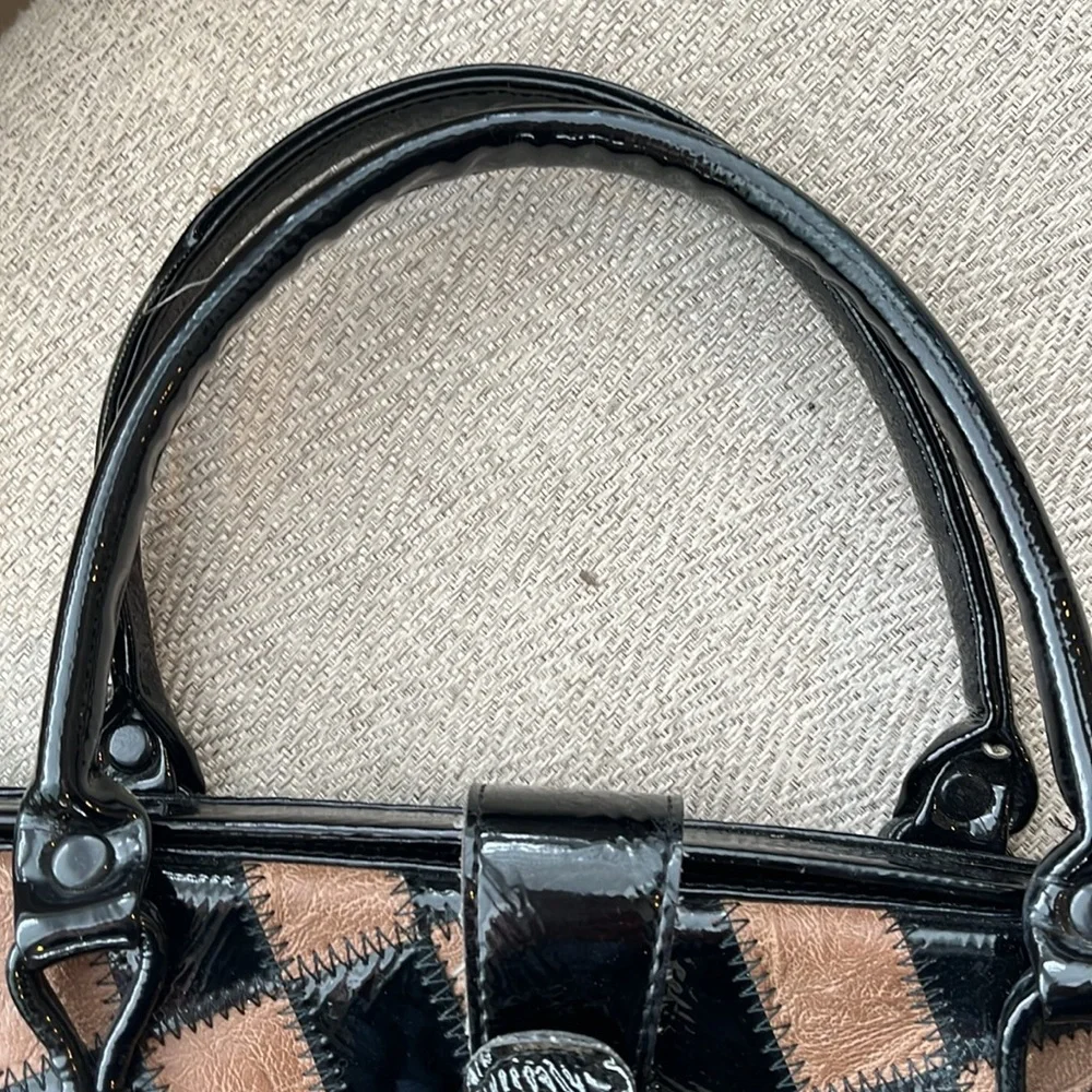 Vintage Black patent and brown patterned handbag in great condition